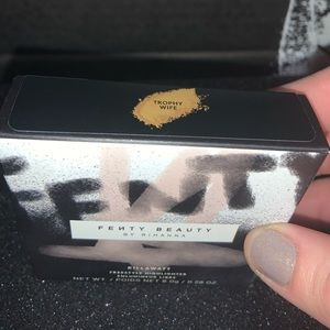 Fenty Beauty highlighter Trophy Wife BNIB unopened